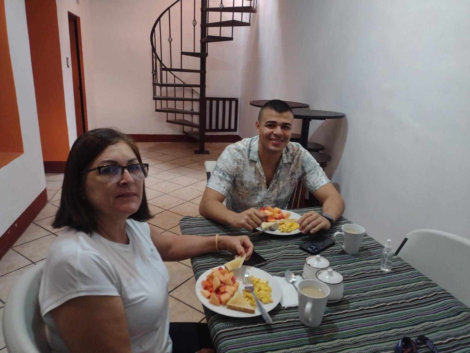 Hotel Posada Gutierrez Antigua Екстер'єр фото
